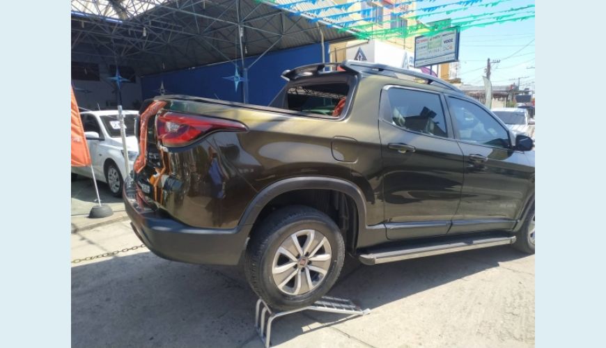 FIAT TORO 1.8 16V EVO FLEX FREEDOM AT6 - MARROM - 2017 Foto 4 (Grande)