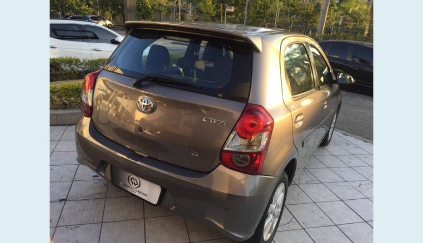 TOYOTA ETIOS 1.5 X PLUS 16V FLEX 4P - CINZA - 2019 Foto 4 (Grande)