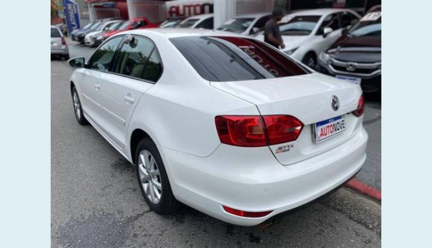 VOLKSWAGEN JETTA 2.0 COMFORTLINE FLEX 4P TIPTRONIC - BRANCO - 2013 Foto 4 (Grande)