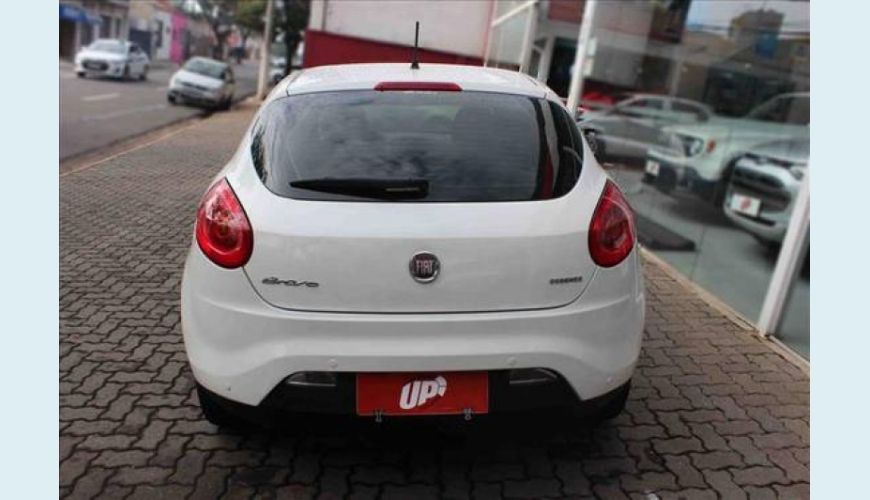 FIAT BRAVO 1.8 ESSENCE 16V FLEX 4P - BRANCO - 2014 Foto 4 (Grande)