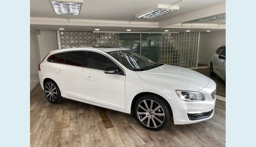 VOLVO V60 2.0 T4 MOMENTUM 4P AUT. - BRANCO - 2018 Foto 4 (Grande)