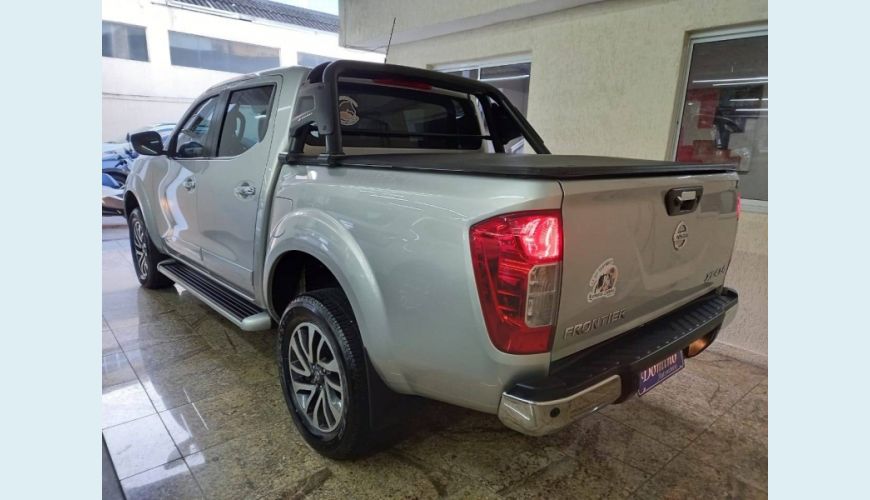 NISSAN FRONTIER 2.3 16V TURBO DIESEL XE CD 4X4 AUT. - PRATA - 2021 Foto 4 (Grande)