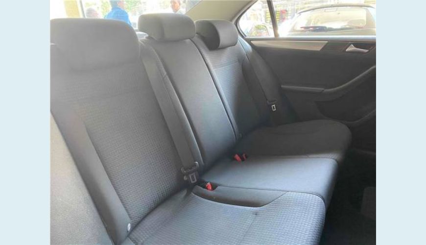 VOLKSWAGEN JETTA 2.0 TRENDLINE FLEX 4P TIPTRONIC - BRANCO - 2016 Foto 4 (Grande)
