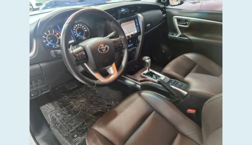 TOYOTA HILUX SW4 2.7 SRV 7 LUGARES 4X2 16V FLEX 4P AUT. - BRANCO - 2019 Foto 4 (Grande)