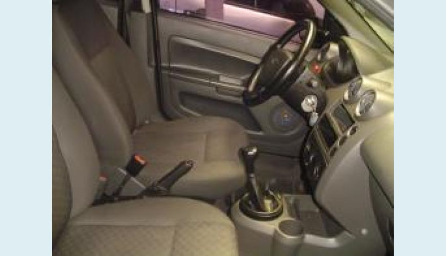FORD FIESTA 1.6 MPI HATCH 8V FLEX 4P - PRETO - 2006 Foto 4 (Grande)