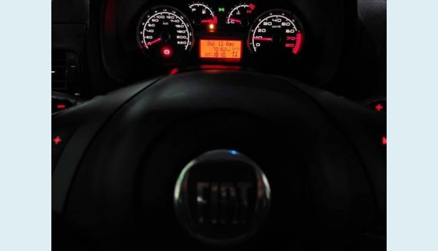 FIAT IDEA 1.8 MPI ADVENTURE 16V FLEX 4P AUT. - VERMELHO - 2015 Foto 4 (Grande)
