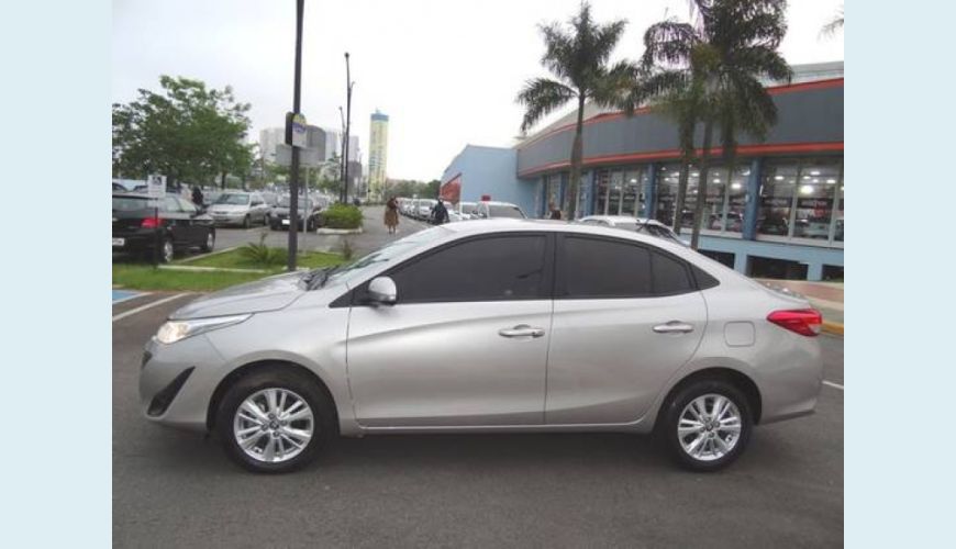 TOYOTA YARIS 1.5 16V FLEX SEDAN XL PLUS TECH MULTIDRIVE - PRATA - 2019 Foto 4 (Grande)