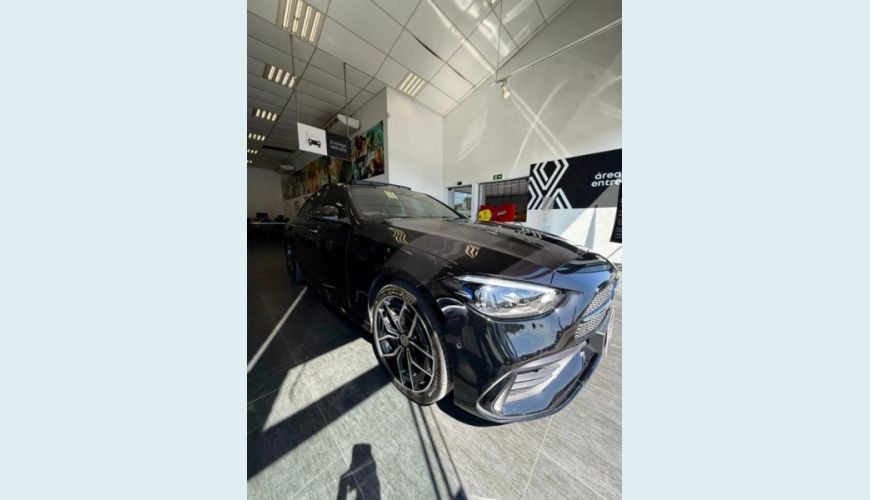 MERCEDES-BENZ MERCEDES-BENZ C 300 AMG LINE 2.0 EQ BOOST HIBRIDO ELETRICO/GASOLINA AUT. 5P - PRETO - 2025 Foto 4 (Grande)