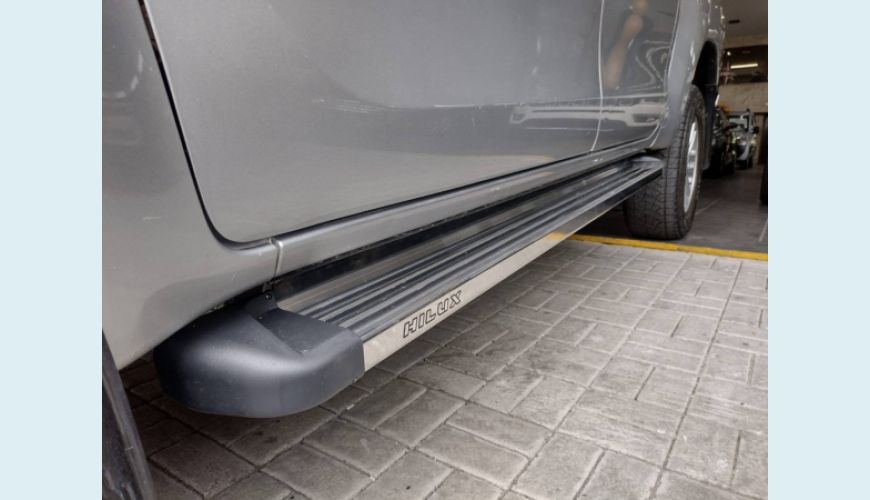 TOYOTA HILUX 2.8 NARROW 4X4 CD 16V DIESEL 4P - PRATA - 2018 Foto 5 (Grande)