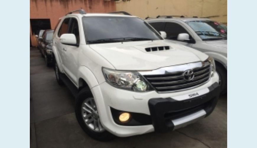 TOYOTA HILUX SW4 3.0 SRV 4X4 7 LUGARES 16V TURBO INTERCOOLER DIESEL 4P AUT. - BRANCO - 2013 Foto 5 (Grande)