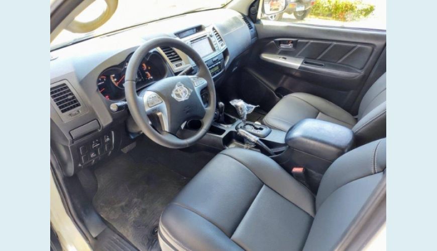 TOYOTA HILUX 3.0 SR 4X4 CD 16V TURBO INTERCOOLER DIESEL 4P AUT. - BRANCO - 2015 Foto 5 (Grande)