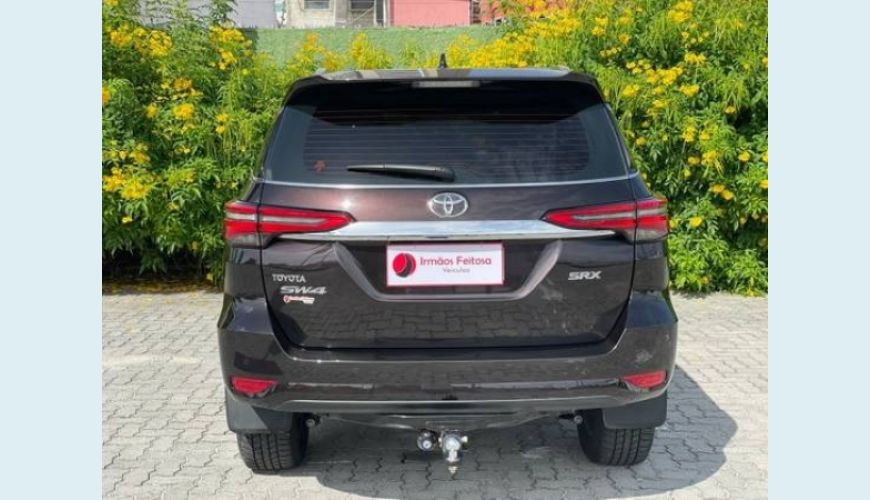 TOYOTA HILUX SW4 2.8 D-4D TURBO DIESEL SRX 7L 4X4 AUT. - MARROM - 2021 Foto 5 (Grande)