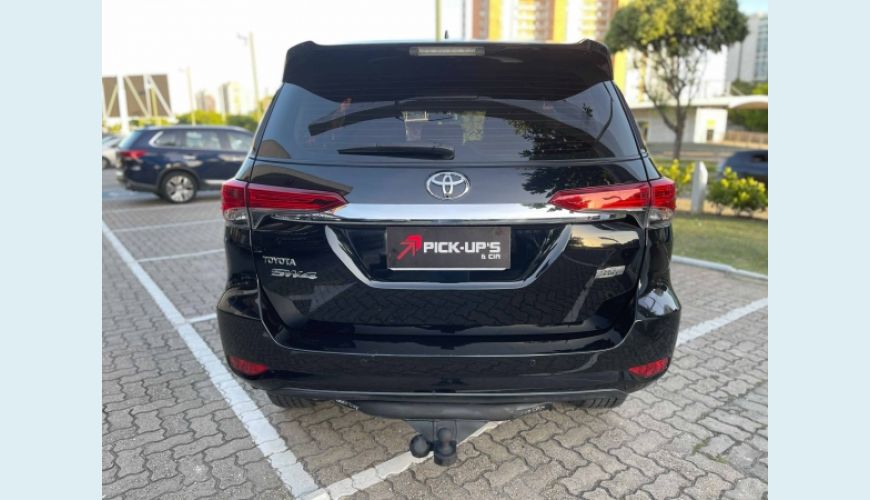 TOYOTA HILUX SW4 2.7 SR 7 LUGARES 4X2 16V FLEX 4P AUT. - PRETO - 2017 Foto 5 (Grande)