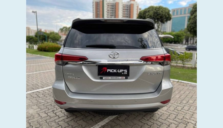 TOYOTA HILUX SW4 4.0 SRX 4X4 7 LUGARES V6 24V 4P AUT. - PRATA - 2016 Foto 5 (Grande)