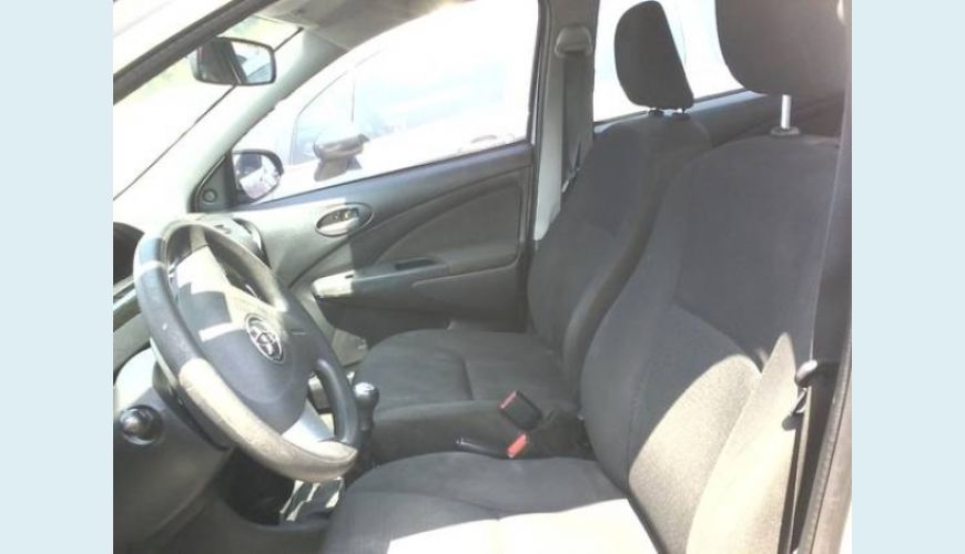 TOYOTA ETIOS 1.3 X 16V FLEX 4P - PRATA - 2014 Foto 5 (Grande)