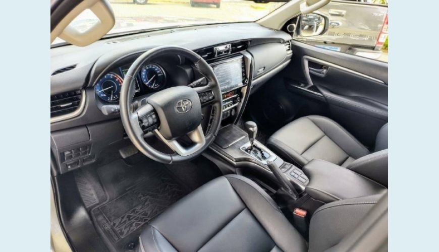 TOYOTA HILUX SW4 2.7 VVT-I FLEX SRV 7L 4X2 AUT. - PRATA - 2021 Foto 5 (Grande)