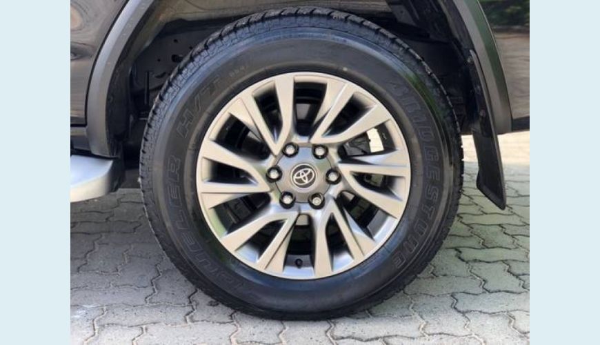 TOYOTA HILUX SW4 2.8 D-4D TURBO DIESEL SRX 7L 4X4 AUT. - PRETO - 2021 Foto 5 (Grande)