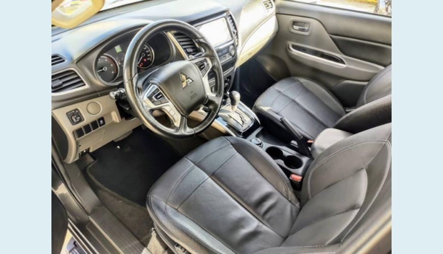 MITSUBISHI L200 TRITON 2.4 16V TURBO DIESEL OUTDOOR HPE CD 4X4 AUT. - PRATA - 2021 Foto 5 (Grande)