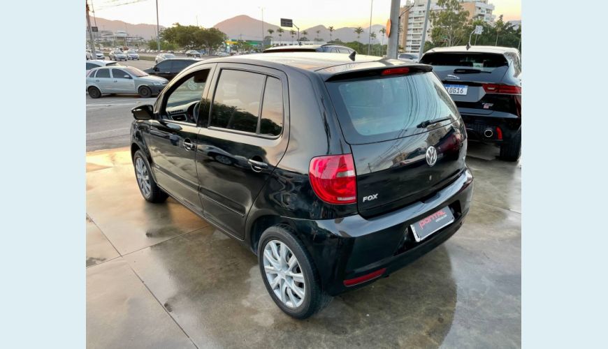 VOLKSWAGEN FOX 1.6 MI 8V FLEX 4P - PRETO - 2012 Foto 5 (Grande)