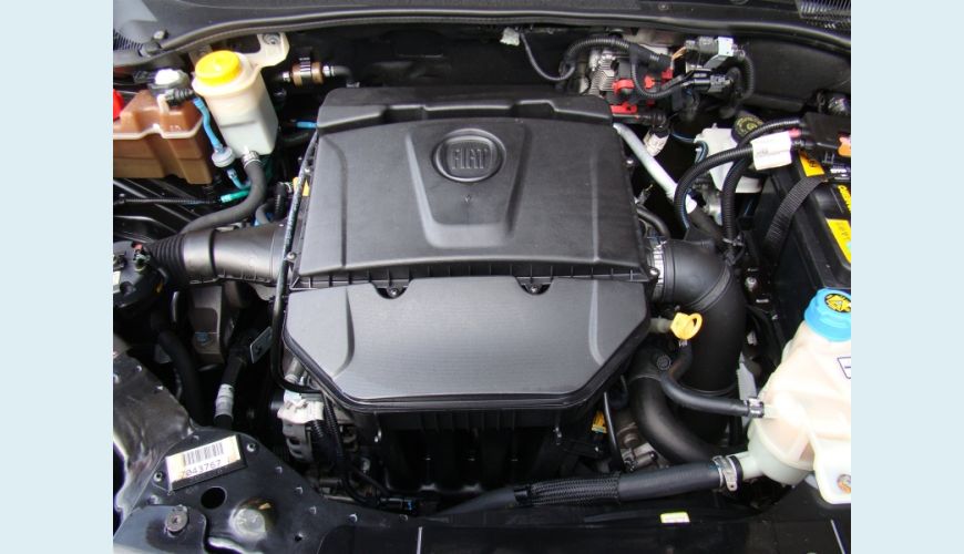 FIAT LINEA 1.8 ESSENCE 16V FLEX 4P AUT. - PRETO - 2015 Foto 5 (Grande)