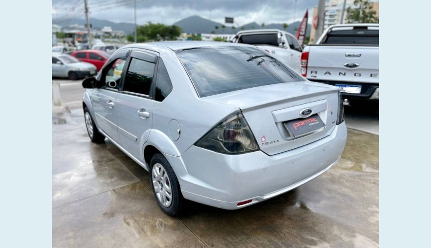 FORD FIESTA 1.6 ROCAM SEDAN 8V FLEX 4P - PRATA - 2013 Foto 5 (Grande)