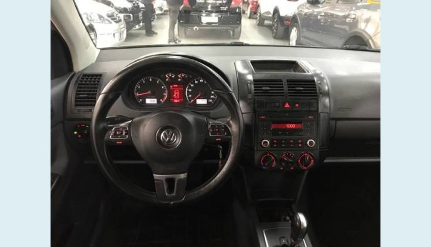 VOLKSWAGEN POLO SEDAN 1.6 MI 8V FLEX 4P AUT. - PRATA - 2014 Foto 5 (Grande)
