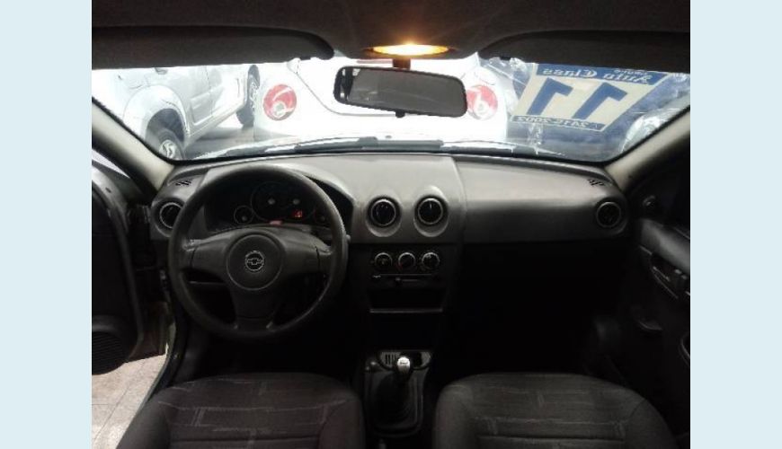 CHEVROLET PRISMA 1.4 MPFI MAXX 8V FLEX 4P - PRATA - 2011 Foto 5 (Grande)