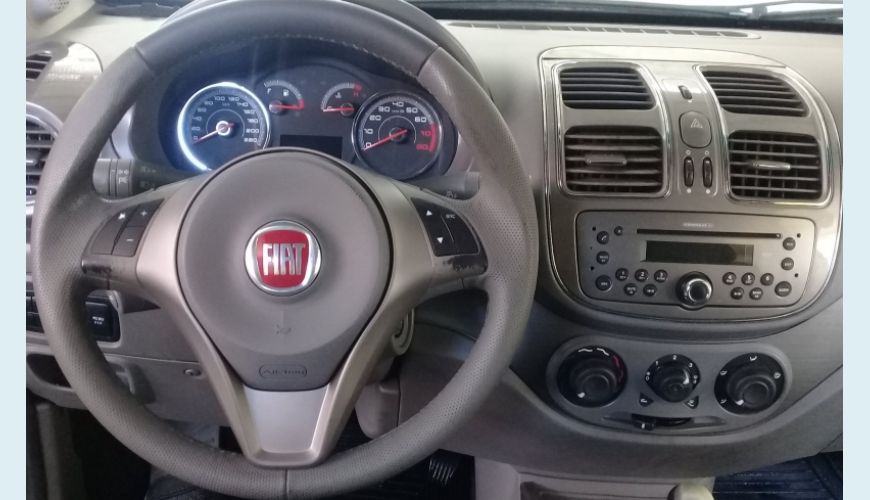 FIAT GRAND SIENA 1.6 MPI ESSENCE 16V FLEX 4P AUT. - PRETO - 2013 Foto 5 (Grande)
