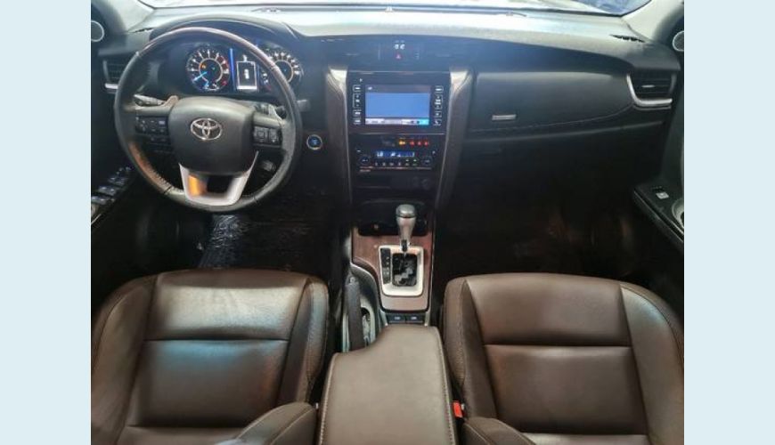 TOYOTA HILUX SW4 2.7 SRV 7 LUGARES 4X2 16V FLEX 4P AUT. - BRANCO - 2019 Foto 5 (Grande)