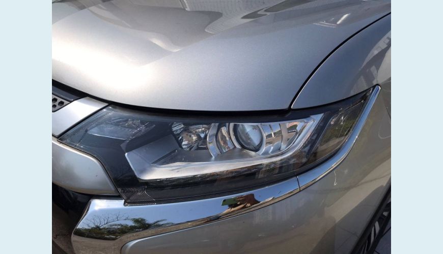 MITSUBISHI OUTLANDER 2.0 MIVEC HPE AUT. - PRATA - 2020 Foto 5 (Grande)