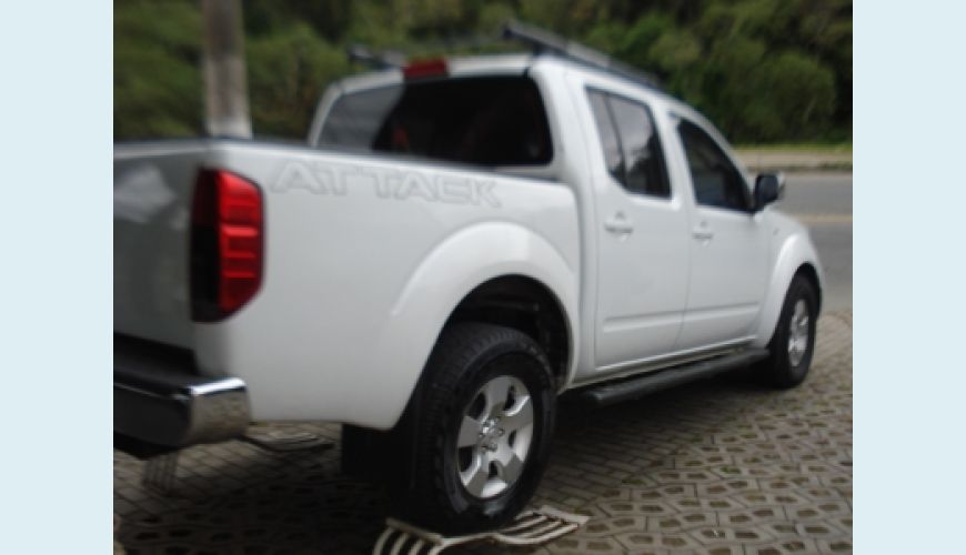 NISSAN FRONTIER LE 4X4 - BRANCO - 2013 Foto 6 (Grande)