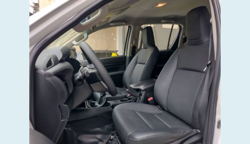 TOYOTA HILUX 2.8 NARROW 4X4 CD 16V DIESEL 4P - BRANCO - 2019 Foto 6 (Grande)
