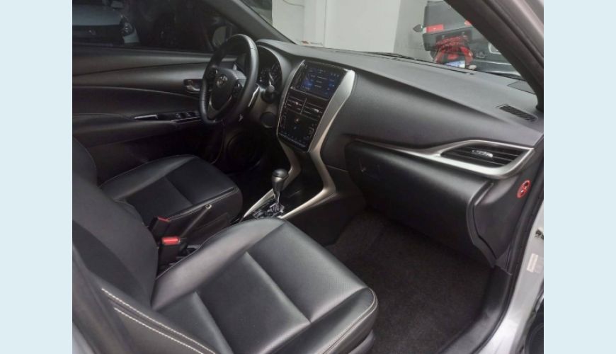TOYOTA YARIS 1.5 16V FLEX XS MULTIDRIVE - PRATA - 2019 Foto 6 (Grande)