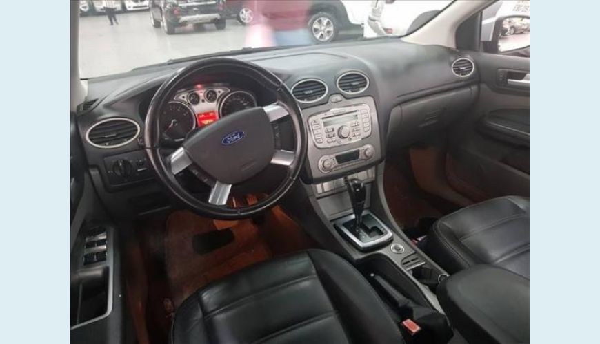 FORD FOCUS 2.0 GHIA SEDAN 16V FLEX 4P - PRATA - 2010 Foto 6 (Grande)