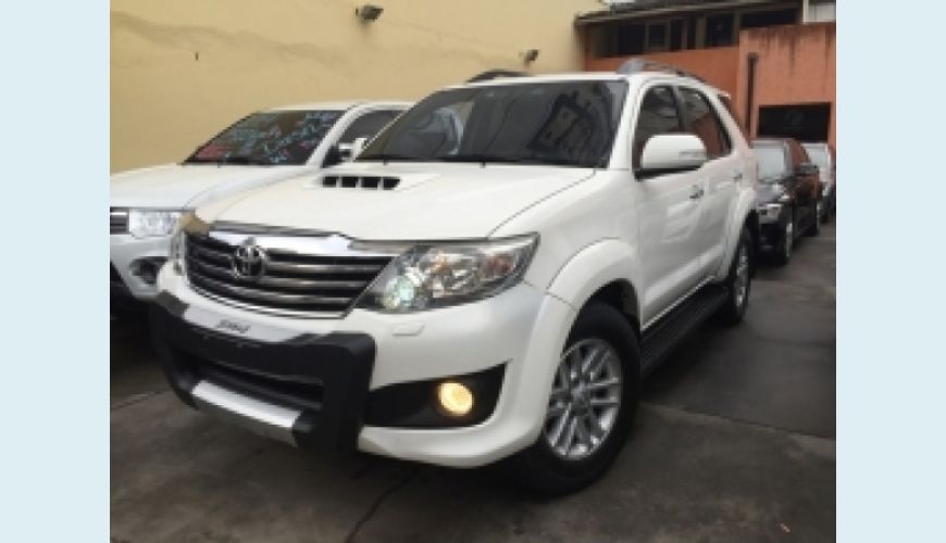 TOYOTA HILUX SW4 3.0 SRV 4X4 7 LUGARES 16V TURBO INTERCOOLER DIESEL 4P AUT. - BRANCO - 2013 Foto 6 (Grande)