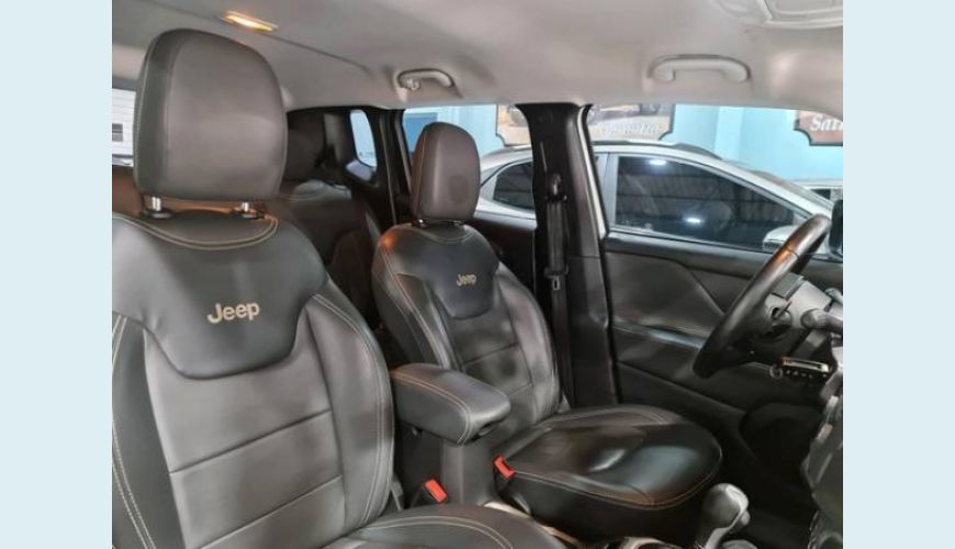 JEEP RENEGADE 1.8 16V FLEX LONGITUDE 4P AUT. - BRANCO - 2016 Foto 6 (Grande)