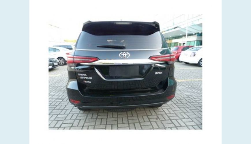TOYOTA HILUX SW4 2.8 D-4D TURBO DIESEL SRX 7L 4X4 AUT. - PRETO - 2021 Foto 6 (Grande)