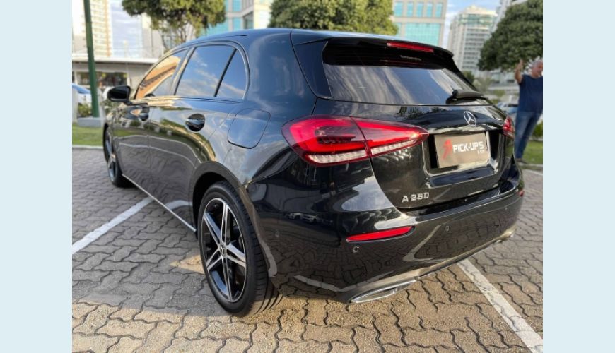 MERCEDES-BENZ A 250 2.0 CGI VISION 7G-DCT - PRETO - 2020 Foto 6 (Grande)