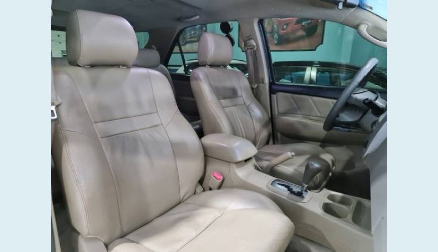 TOYOTA HILUX SW4 2.7 SR 4X2 16V 4P AUT. - PRETO - 2010 Foto 6 (Grande)