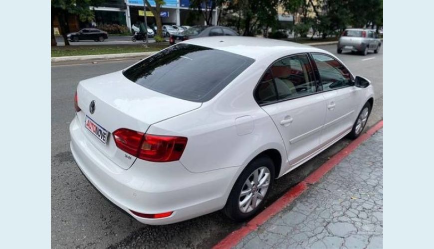 VOLKSWAGEN JETTA 2.0 COMFORTLINE FLEX 4P TIPTRONIC - BRANCO - 2013 Foto 6 (Grande)