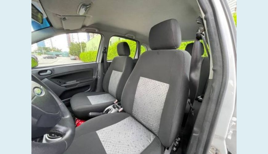 FORD FIESTA 1.6 ROCAM HATCH 8V FLEX 4P - BRANCO - 2014 Foto 6 (Grande)