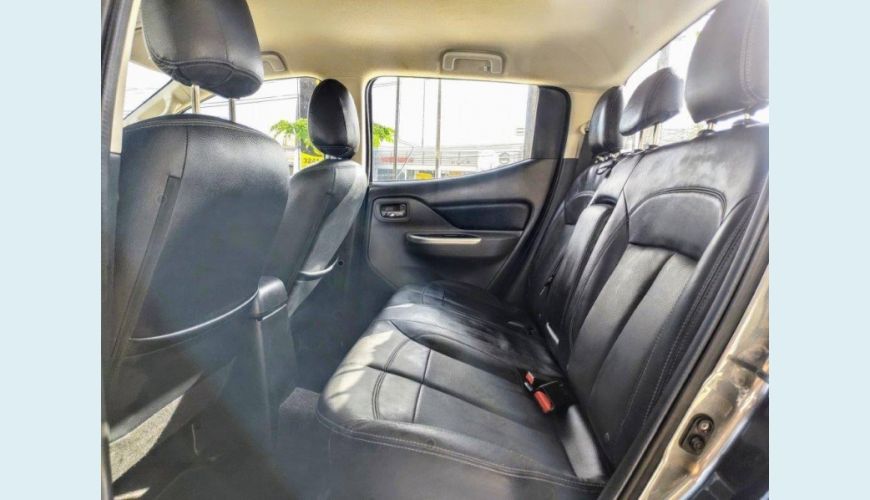 MITSUBISHI L200 TRITON 2.4 16V TURBO DIESEL OUTDOOR HPE CD 4X4 AUT. - PRATA - 2021 Foto 6 (Grande)