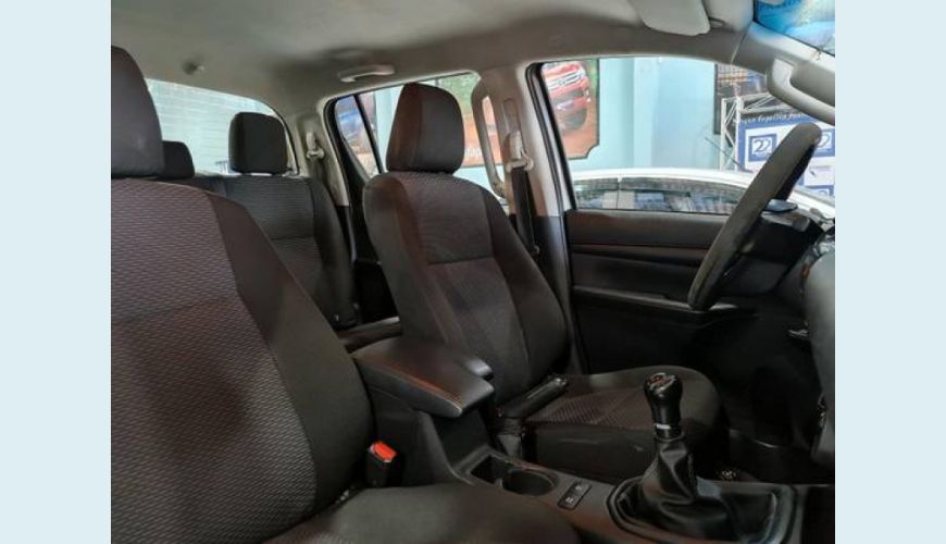 TOYOTA HILUX 2.8 STD 4X4 CD 16V DIESEL 4P - PRATA - 2018 Foto 6 (Grande)