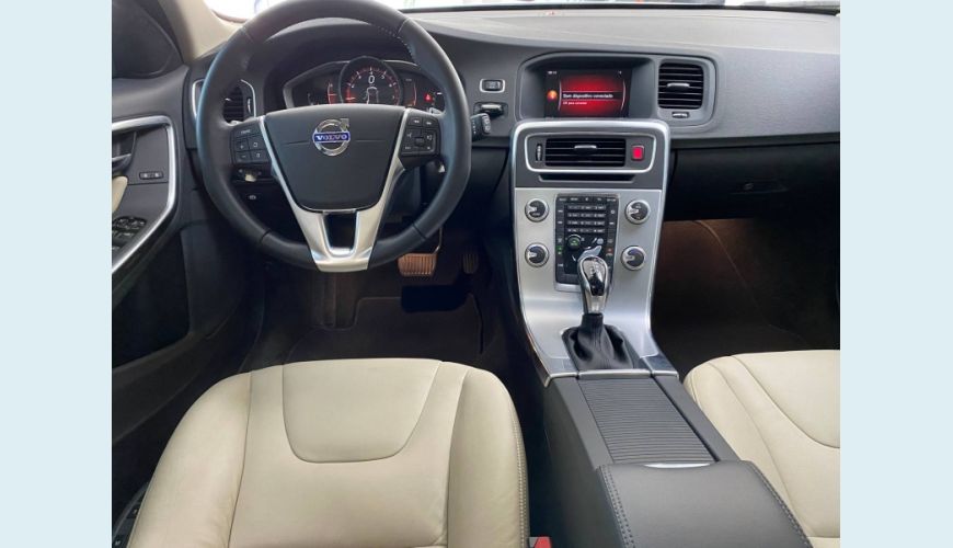 VOLVO V60 2.0 T4 MOMENTUM 4P AUT. - BRANCO - 2018 Foto 6 (Grande)