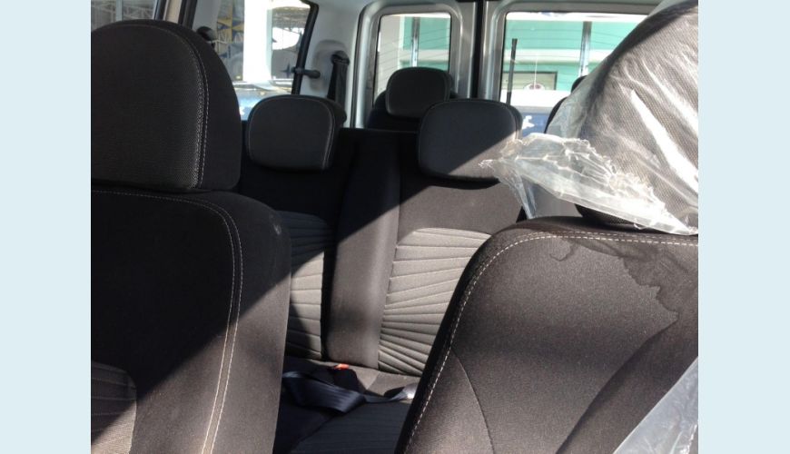 FIAT DOBLO 1.8 MPI ESSENCE 16V FLEX 4P - PRATA - 2015 Foto 6 (Grande)