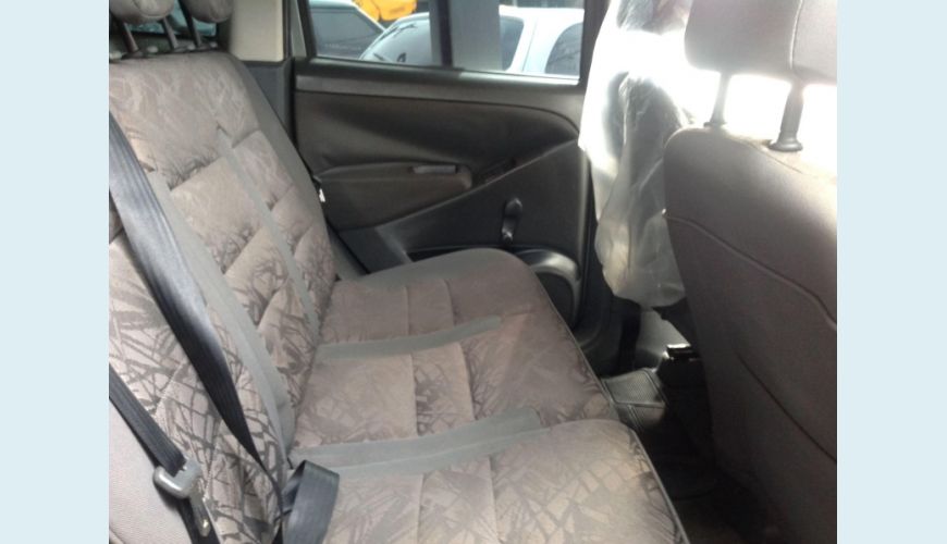 FIAT IDEA 1.8 MPI ADVENTURE LOCKER 8V FLEX 4P - CINZA - 2009 Foto 6 (Grande)