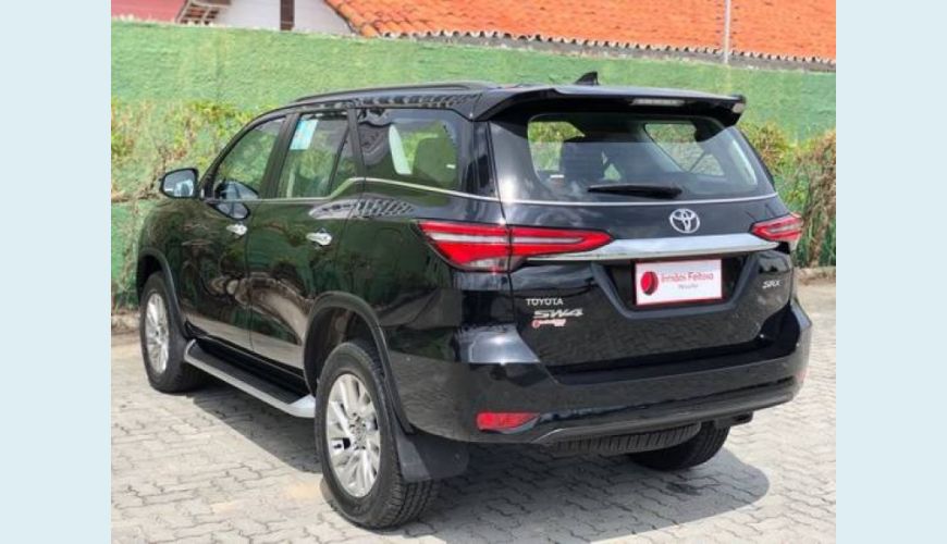 TOYOTA HILUX SW4 2.8 D-4D TURBO DIESEL SRX 7L 4X4 AUT. - PRETO - 2022 Foto 6 (Grande)